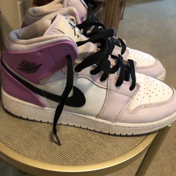 Jordan’s purple white and black gently used - Picture 4 of 5